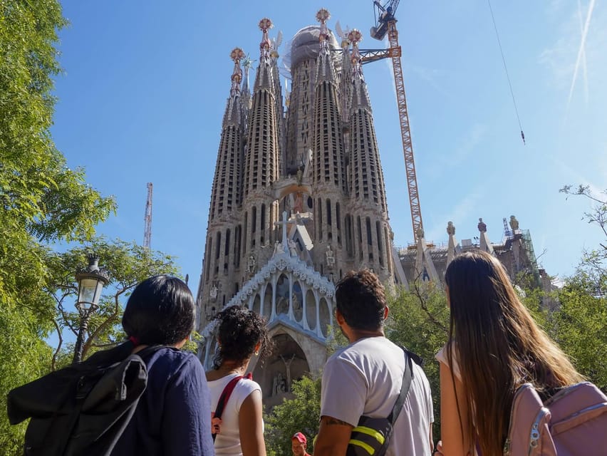 Barcelona: Sagrada Familia and Park Güell Tour - Park Güell: Gaudi’s experiment in stone and tile