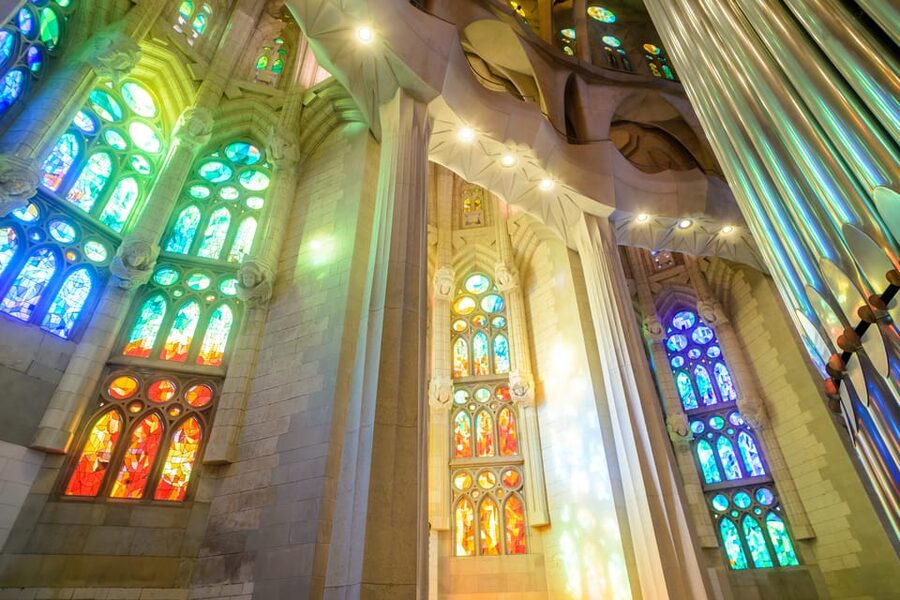 Barcelona: Sagrada Familia and Park Güell Tour - Who should book this half-day tour?