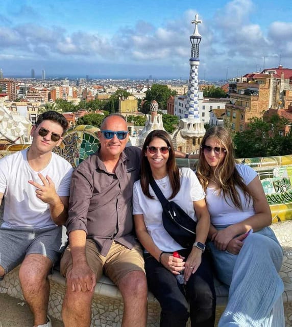 Barcelona: Sagrada Familia and Park Güell with Hotel Pickup - Walking through Barcelona’s Gothic Quarter