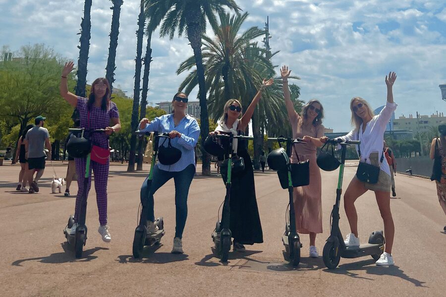 Barcelona: Sagrada Familia Electric Scooter or Bike Tour - Why two wheels work well in Barcelona