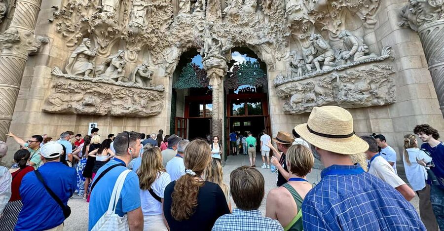 Barcelona: Sagrada Familia Entry Ticket and Guided Tour - Inside the basilica, where light does the talking