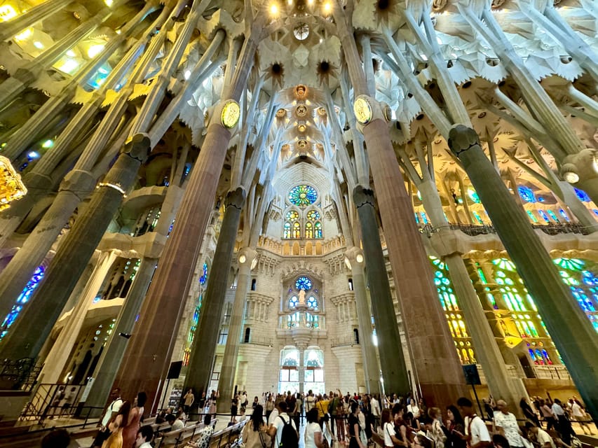 Barcelona: Sagrada Familia Entry Ticket and Guided Tour - Meeting at Carrer de València, 443