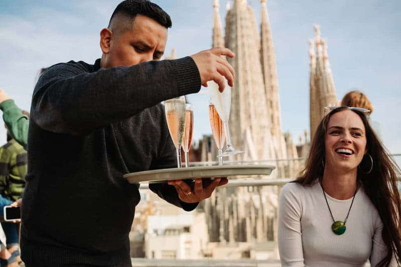 Barcelona: Sagrada Familia Evening Tour with Cava - Key points at a glance