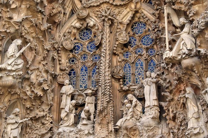 Barcelona: Sagrada Familia Fast Track Tour with Tower Option - The tower option and Barcelona views