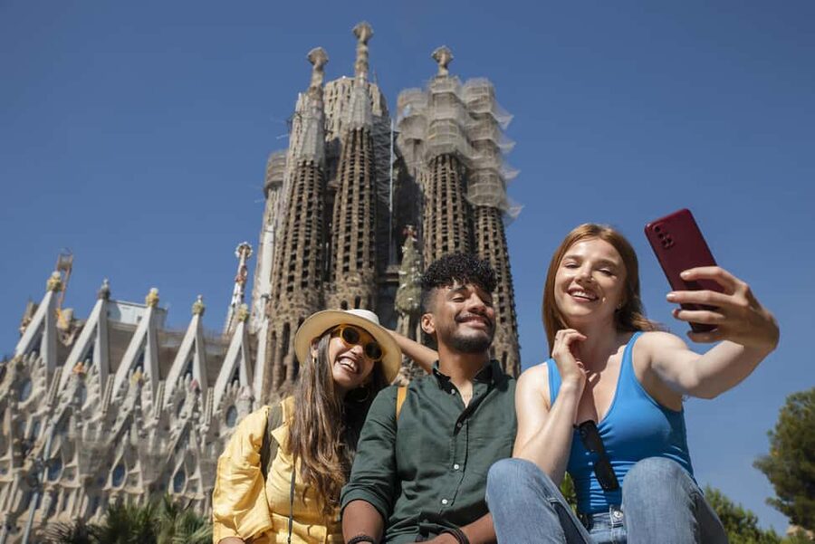 Barcelona: Sagrada Família & Gothic Quarter Walking Tour - Starting beneath the Sagrada Família’s towers