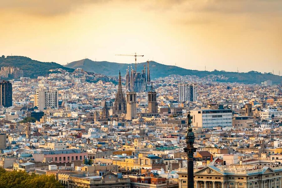 Barcelona: Sagrada Família & Gothic Quarter Walking Tour - Who will get the most from this walk
