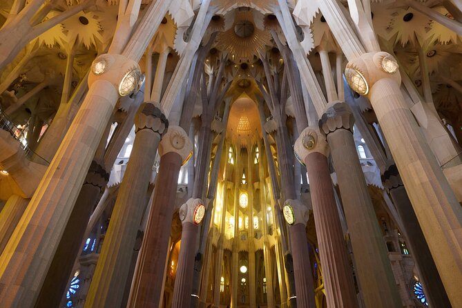 Barcelona: Sagrada Familia Guided English Tour Skip The Line - Why a guided visit helps at the Sagrada Família