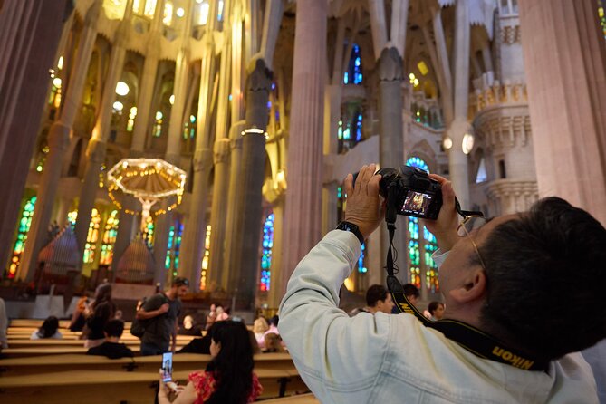 Barcelona: Sagrada Familia Guided English Tour Skip The Line - The nave, columns, and stained glass