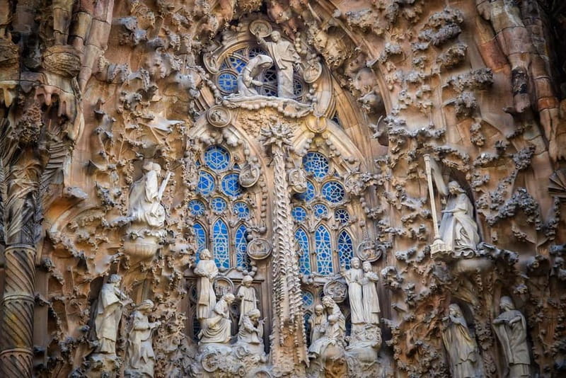 Barcelona: Sagrada Familia Guided Private Tour - Gaudi, symbolism, and the unfinished building