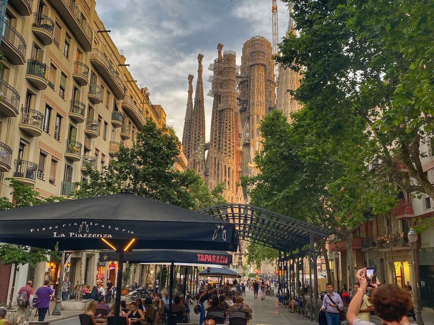 Barcelona: Sagrada Família Guided Tour and Entry Tickets - Inside the basilica, where light does the work