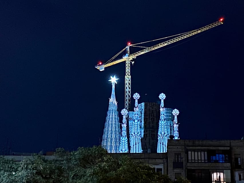 Barcelona: Sagrada Família Guided Tour and Entry Tickets - Timing, clothing, and access details
