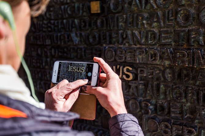 Barcelona: Sagrada Familia Guided Tour with Fast Track Access - The facades and Gaudí’s personal mission