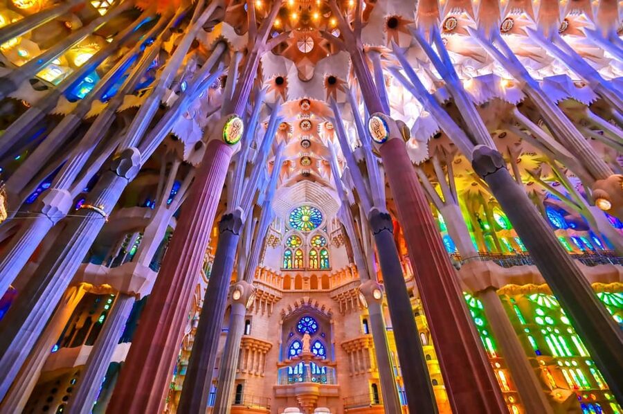 Barcelona: Sagrada Familia Guided Tour with Skip the Line - Why Sagrada Familia Works Better With Context