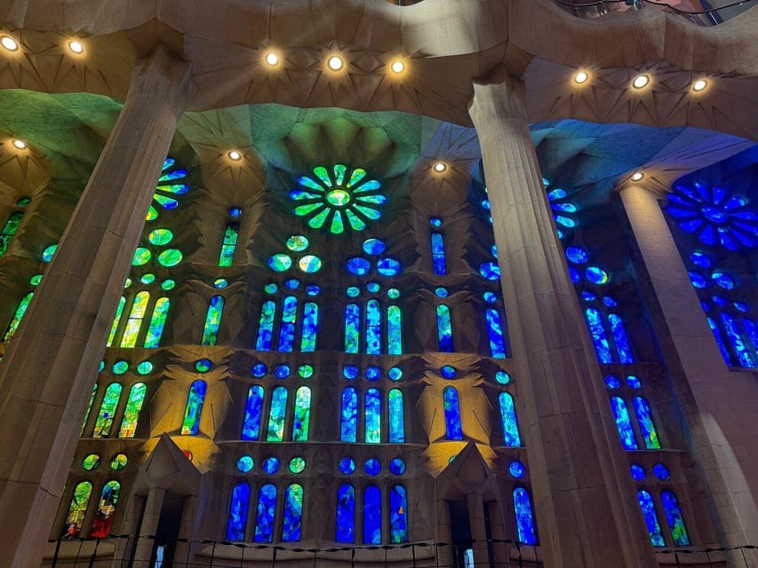 Barcelona: Sagrada Familia Guided Tour with Skip the Line - Meeting at C/ de Mallorca, 418