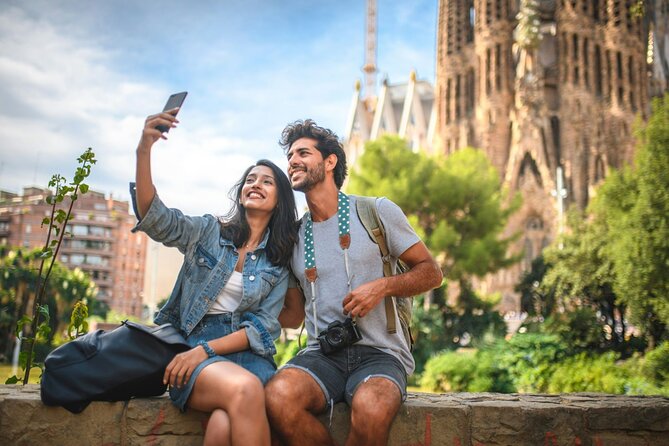 Barcelona Sagrada Familia Guided Tour with skip the line ticket - Understanding the facades and symbolism
