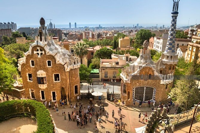 Barcelona Sagrada Familia Guided Tour with skip the line ticket - What the $102 price really buys