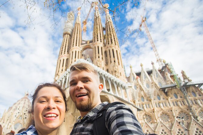 Barcelona Sagrada Familia Guided Tour with skip the line ticket - Physical demands and group size