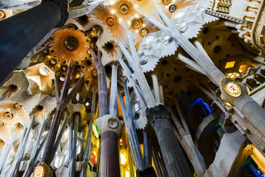 Barcelona: Sagrada Familia Guided Tour with Tickets - Key points to know before booking