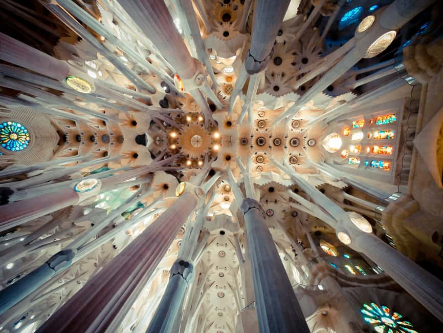 Barcelona: Sagrada Familia Guided Tour with Tickets - Meeting at C/ de Mallorca, 418