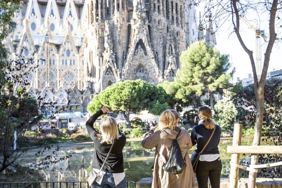 Barcelona: Sagrada Familia Guided Tour with Tower Access - Practical preparation for the visit