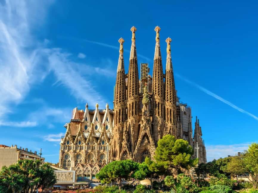 Barcelona: Sagrada Familia Guided Tour with Tower Access - Why this Sagrada Familia tour works