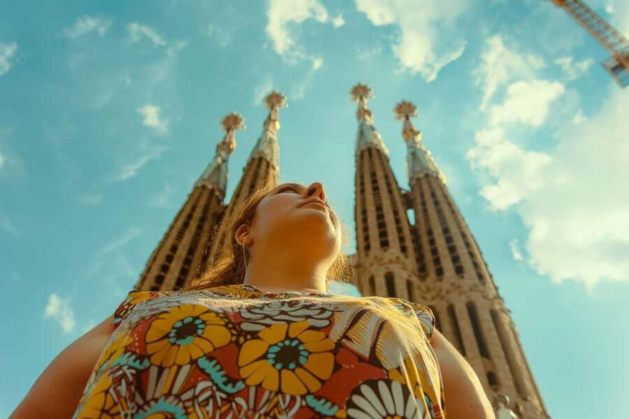 Barcelona: Sagrada Familia Guided Tour with Tower Access - Entering the basilica without the long ticket line