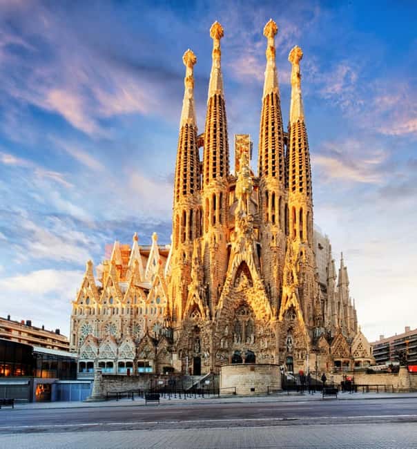 Barcelona: Sagrada Familia Guided Tour with Tower Access - Understanding the façades and the symbolism