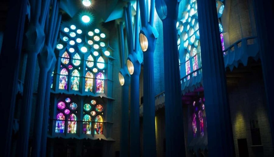 Barcelona: Sagrada Familia Guided Tour with Tower Access - Meeting at Carrer Sardenya 311