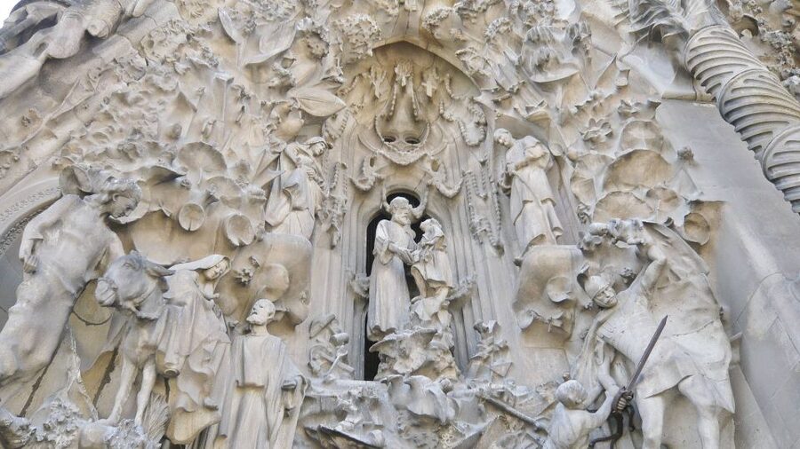 Barcelona & Sagrada Familia Half-Day Tour with Hotel Pickup - Walking through the Gothic Quarter