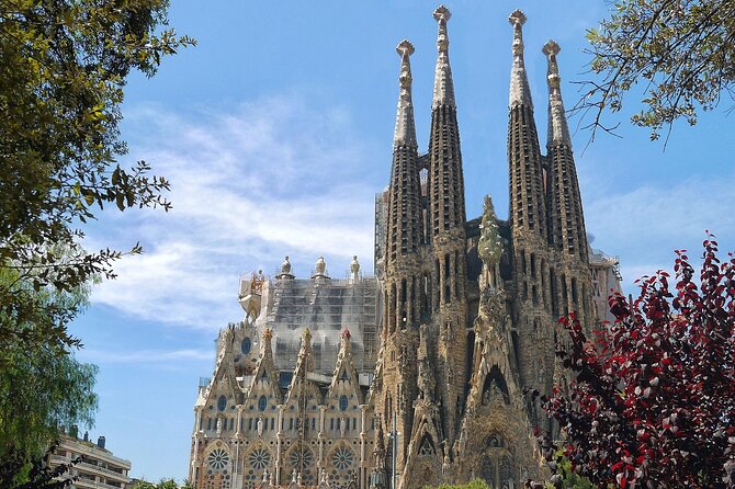 Barcelona: Sagrada Familia, Modernism and Gothic Quarter - From modern art to Roman Barcelona