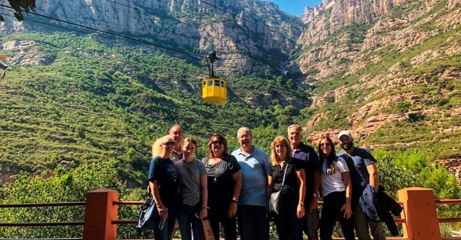 Barcelona: Sagrada Familia & Montserrat Full-Day with Pickup - Key points to know before booking