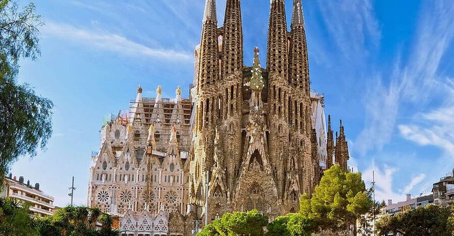 Barcelona: Sagrada Familia & Optional Park Guell Guided Tour - Should you book it?