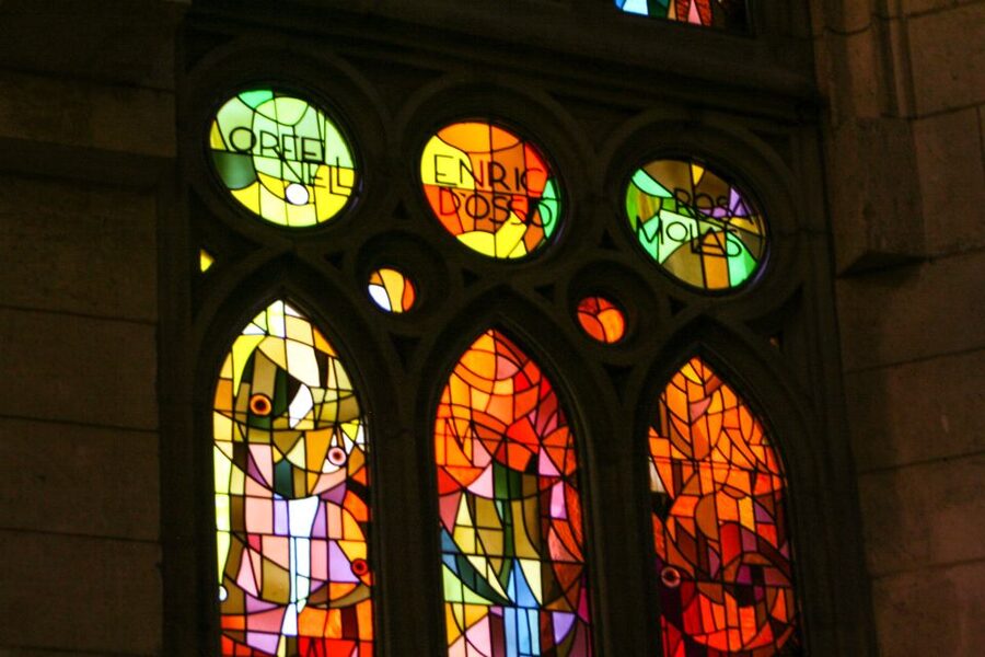 Barcelona: Sagrada Familia, Park Güell & Gothic Quarter Tour - The bus ride and Passeig de Gràcia