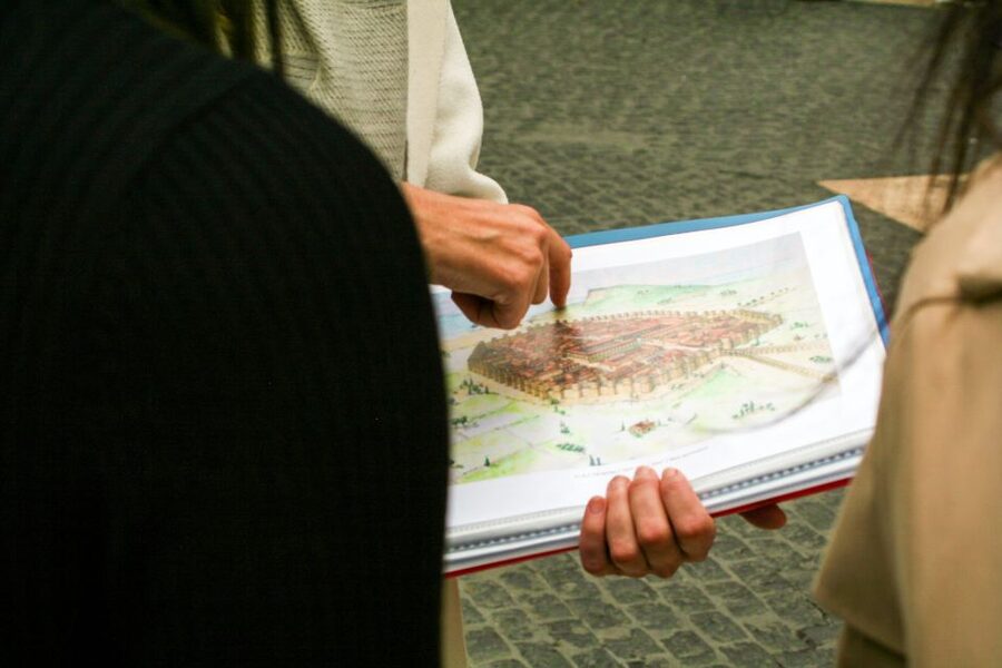 Barcelona: Sagrada Familia, Park Güell & Gothic Quarter Tour - One hour for lunch near Sagrada Família