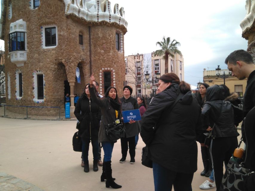 Barcelona: Sagrada Familia & Park Güell Guided Tour & Ticket - The transfer to Park Güell