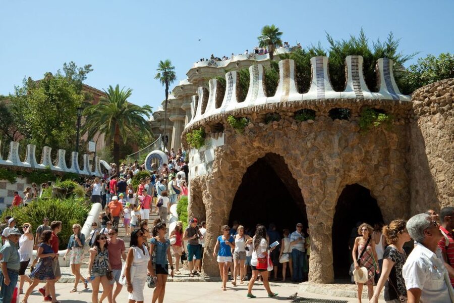 Barcelona: Sagrada Familia & Park Güell Guided Tour & Ticket - Park Güell and Gaudí’s playful public spaces