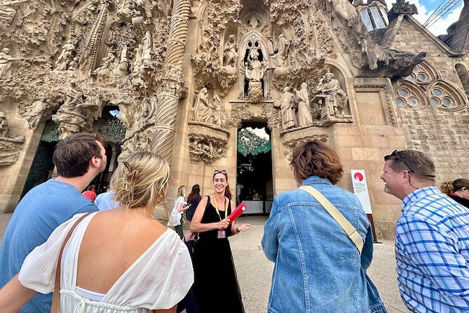 Barcelona: Sagrada Familia & Park Guell Guided Tour + Transfer - Why this pairing works so well in Barcelona