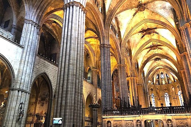Barcelona: Sagrada Familia & Park Guell Guided Tour + Transfer - What the 15-person limit feels like