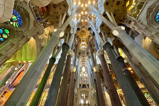 Barcelona: Sagrada Familia & Park Guell Guided Tour + Transfer - Timing, meeting points, and booking rules