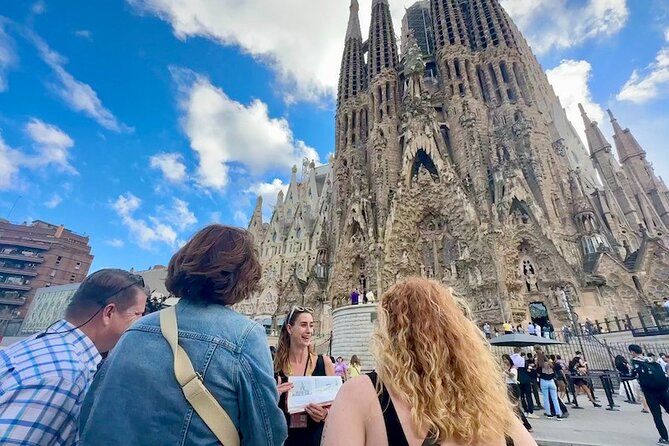 Barcelona: Sagrada Familia & Park Guell Guided Tour + Transfer - Should you book the Park Güell and Sagrada Família tour?