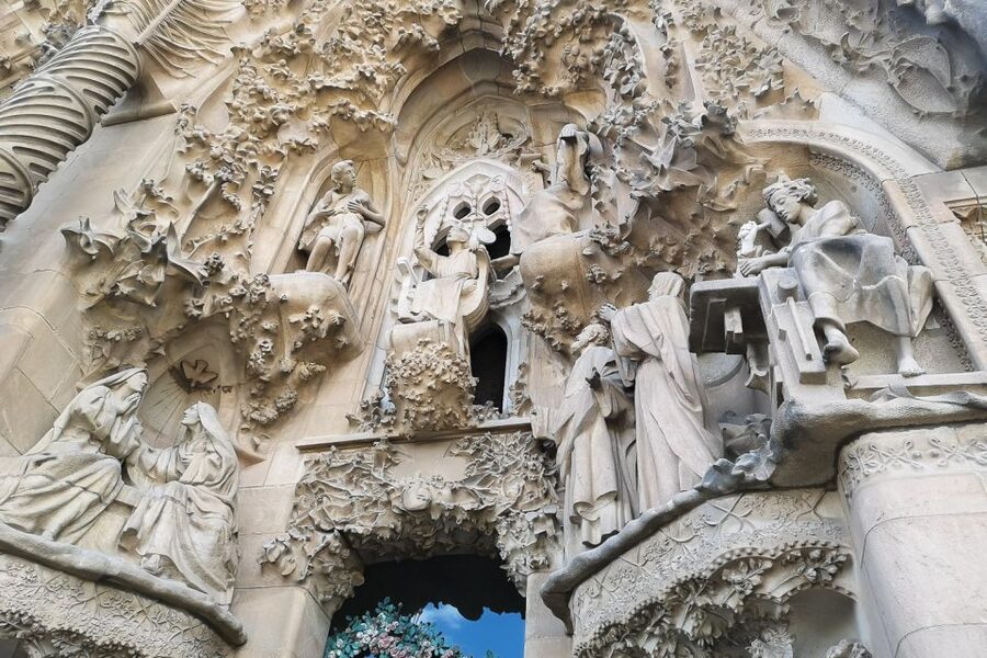 Barcelona: Sagrada Familia, Park Guell & Tapas Private Tour - Entering Sagrada Familia at the end