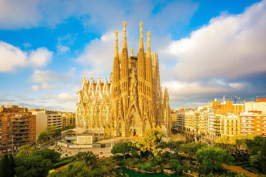 Barcelona: Sagrada Familia Priority Access & Guided Tour - Meeting at Avinguda de Gaudí 2