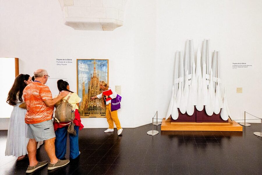 Barcelona: Sagrada Familia Priority Access & Guided Tour - What you see in 75 minutes