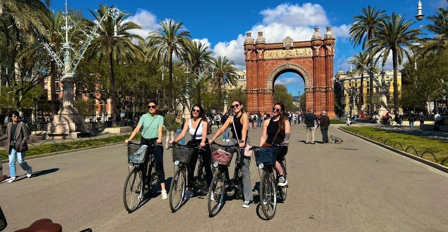 Barcelona: Sagrada Familia Private E-Scooter Tour - Starting in the Gothic Quarter and Port Vell
