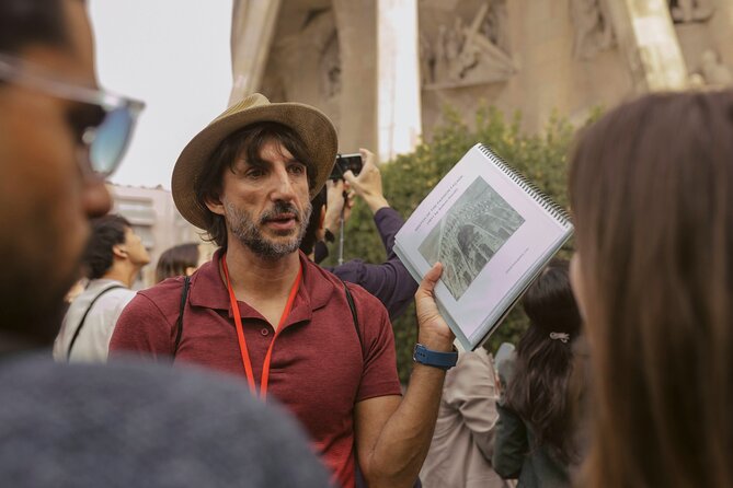 Barcelona: Sagrada Familia Semi-Private Guided Tour - Free time after the 75-minute tour