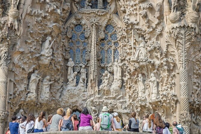 Barcelona: Sagrada Familia Semi-Private Guided Tour - Who should book this Sagrada Família tour?