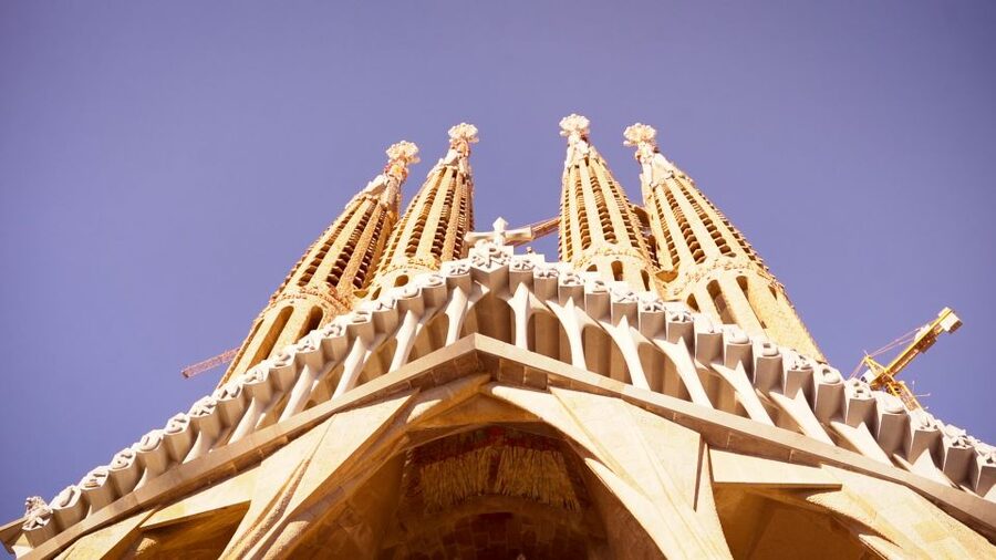 Barcelona: Sagrada Familia Skip-the-Line Guided Tour - Meeting Near the Basilica and Getting Inside