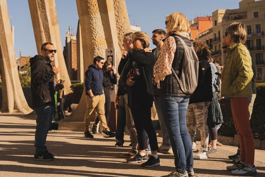Barcelona: Sagrada Familia Skip-the-Line Guided Tour - Timing, Language, and Group Style