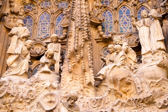 Barcelona: Sagrada Familia Skip-the-Line Guided Tour and Tickets - Inside the Basilica de la Sagrada Familia