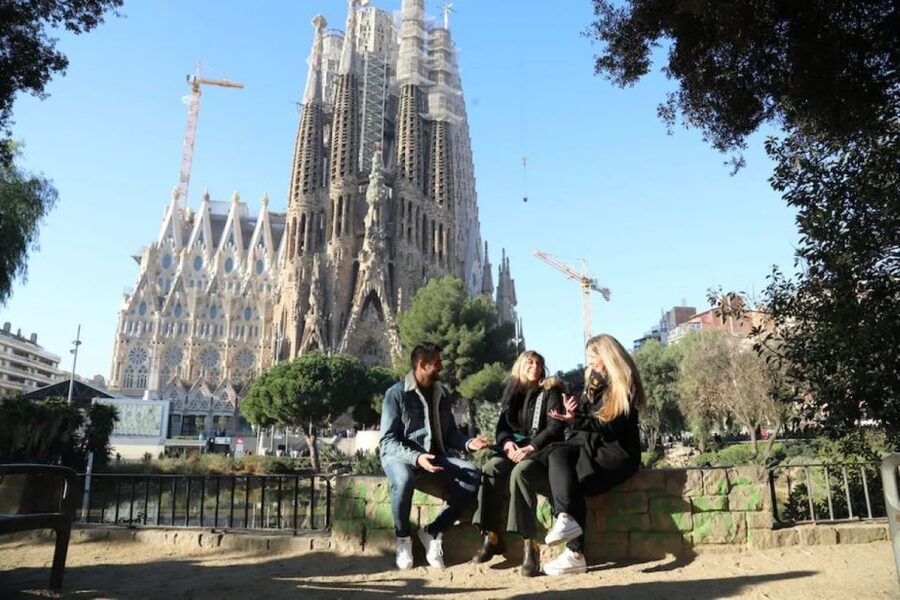 Barcelona: Sagrada Familia Skip The Line Insider Guided Tour - Cancellation and flexible booking